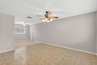 920 Cedar Cir in Tavares, FL - Building Photo - Building Photo