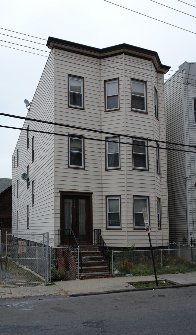 113 Morris Cres in Yonkers, NY - Building Photo - Building Photo