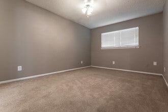 Trailwood Village Apartments in Kingwood, TX - Foto de edificio - Interior Photo