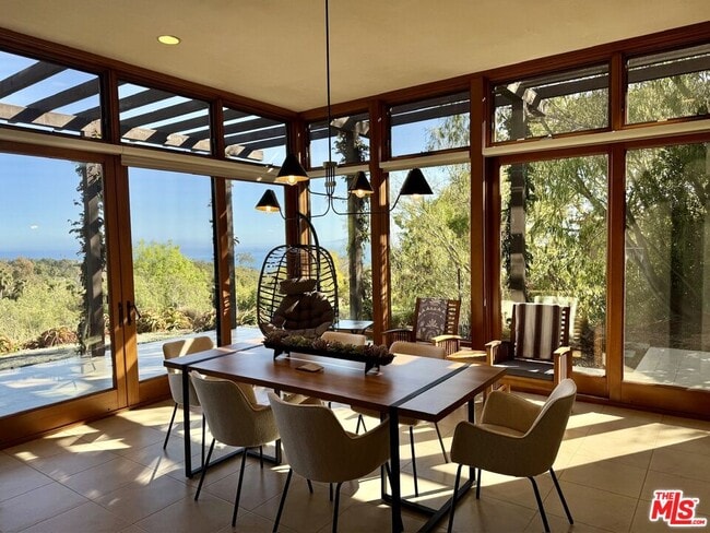 401 Nicholas Ln in Santa Barbara, CA - Building Photo - Building Photo