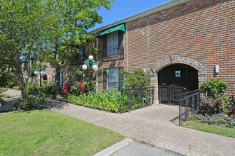 Mapletree Gardens Apartments in Houston, TX - Building Photo - Building Photo