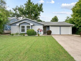 3013 Rogge Ln in Austin, TX - Building Photo