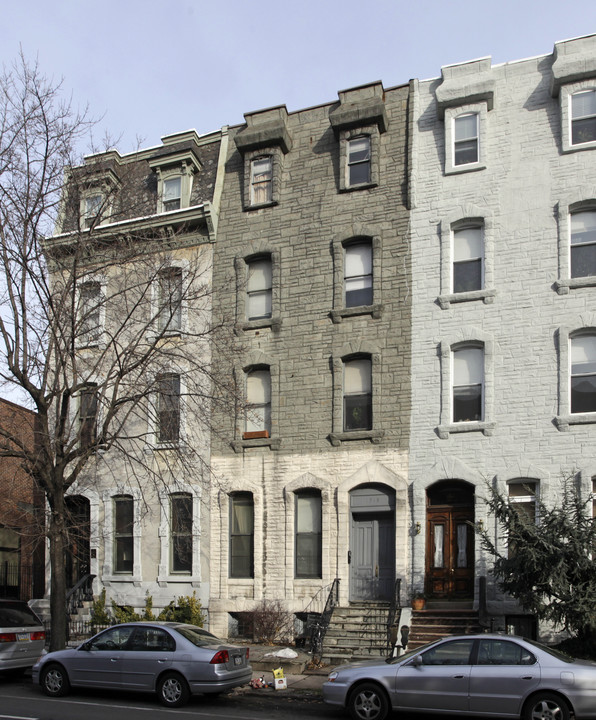 1715 Spring Garden St in Philadelphia, PA - Foto de edificio