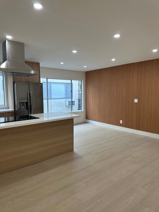 8223 Blackburn Ave, Unit 206 in Los Angeles, CA - Foto de edificio