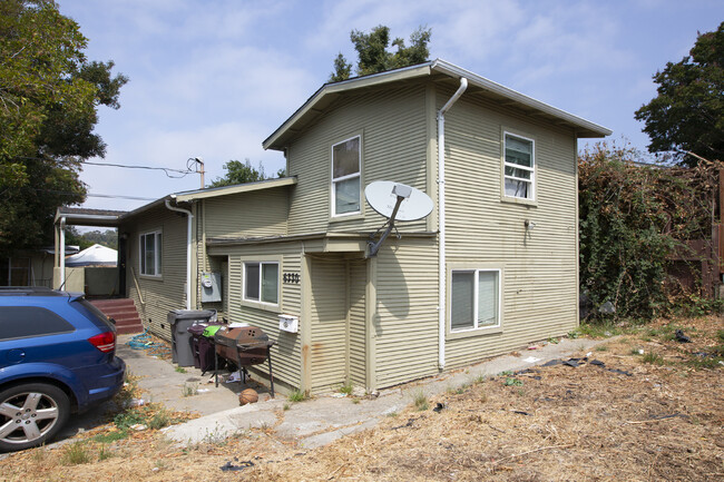 6332 MacArthur Blvd in Oakland, CA - Building Photo - Building Photo