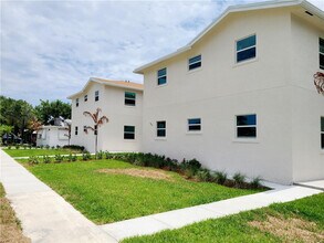 2330 Taft St in Hollywood, FL - Building Photo - Building Photo