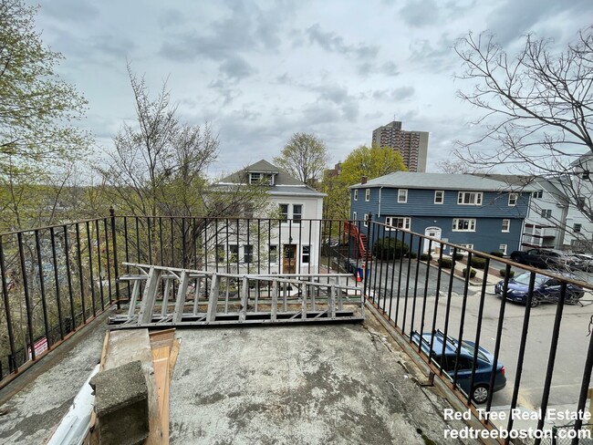 16 Copenger St, Unit 2 in Roxbury Crossing, MA - Foto de edificio - Building Photo