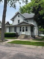 314 Nicollet Ave, Unit Upstairs in North Mankato, MN - Building Photo