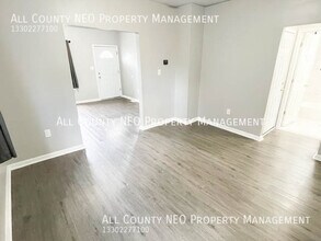 2092 W 105th St in Cleveland, OH - Building Photo - Building Photo