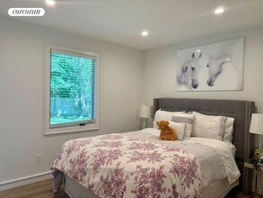 77 Huntington Crossway in Bridgehampton, NY - Building Photo - Building Photo