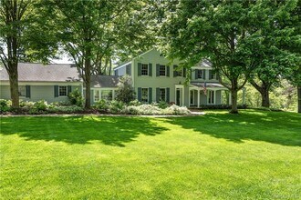 11 Sunset Ln in Rye, NY - Building Photo - Building Photo