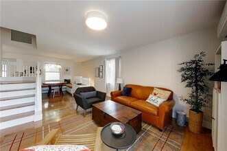 364 Bellevue Ave in Newport, RI - Building Photo - Building Photo