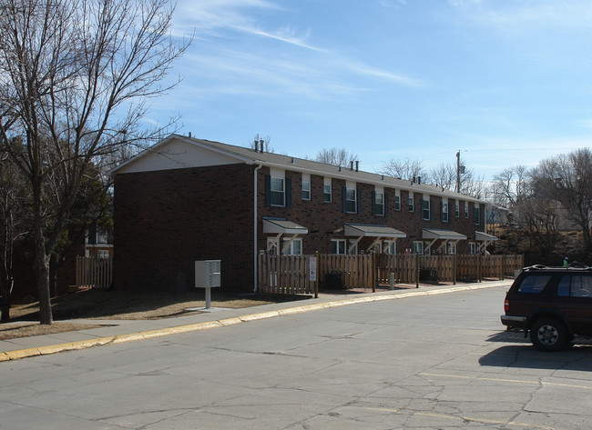 Village Gate in Omaha, NE - Foto de edificio - Building Photo