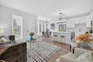 5027 Willow Glen Dr, Unit B in Houston, TX - Building Photo