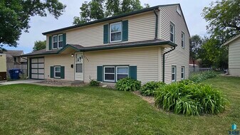 3301 S 2nd Ave in Sioux Falls, SD - Building Photo