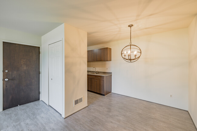 Jamestown Village Apartments in Allen Park, MI - Foto de edificio - Interior Photo