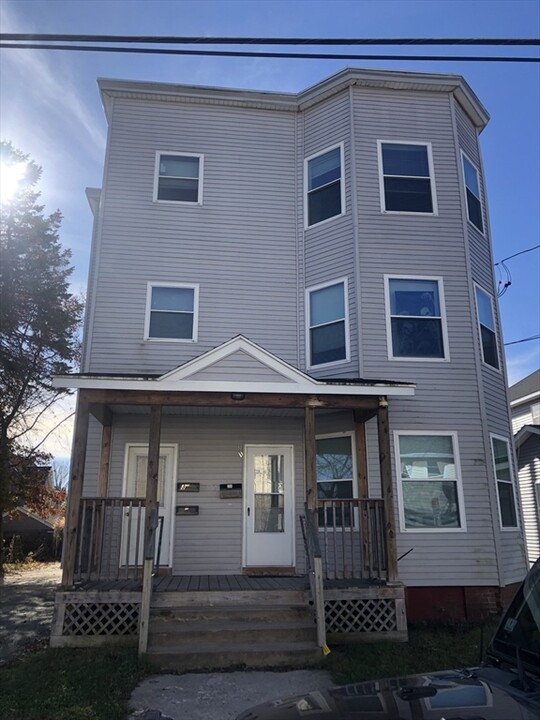 15 Quebec St in Springfield, MA - Building Photo