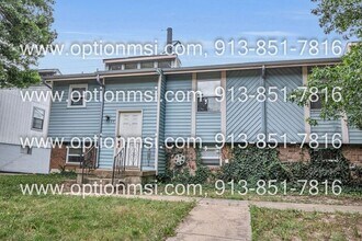 17327 E 42nd St S in Independence, MO - Building Photo - Building Photo