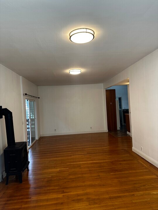 932 60th St, Unit 1 unit in Oakland, CA - Building Photo
