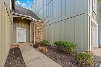 12171 Hayes St, Unit 12171 Hayes St Bld 3 D-16 in Overland Park, KS - Building Photo - Building Photo