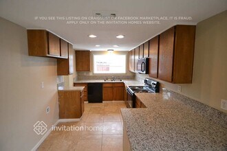 7401 Blackthorne Way in Citrus Heights, CA - Foto de edificio - Building Photo