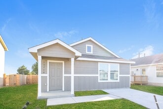 13710 Haystack Rdg in San Antonio, TX - Building Photo - Building Photo