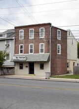 121 W Lancaster Ave in Downingtown, PA - Building Photo - Building Photo