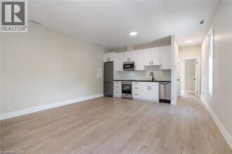 9 Munn St in Hamilton, ON - Building Photo - Building Photo