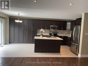 157 Weston Dr in Milton, ON - Building Photo - Building Photo