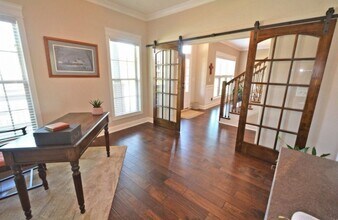 181 Roanoke Station Cir in Clarksville, TN - Building Photo - Building Photo