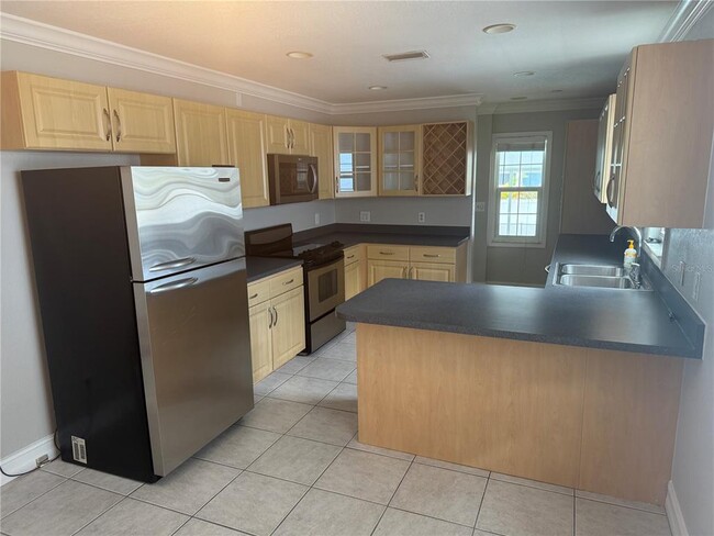 8601 Rue Chateaux Dr in Seminole, FL - Building Photo - Building Photo