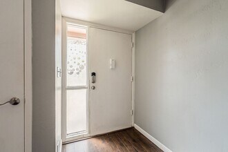 8331 E Thomas Rd in Scottsdale, AZ - Building Photo - Building Photo