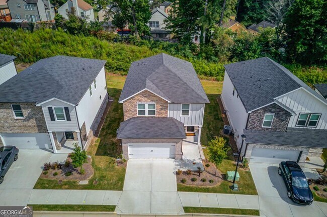 1325 Lyon Wy Dr in Lawrenceville, GA - Foto de edificio - Building Photo