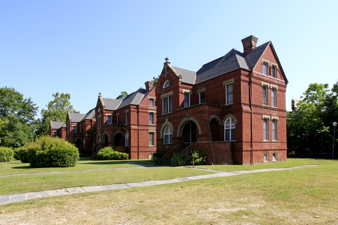 William E Enston Homes in Charleston, SC - Foto de edificio