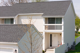 Robin Road Townhouses in Buffalo, NY - Building Photo - Building Photo