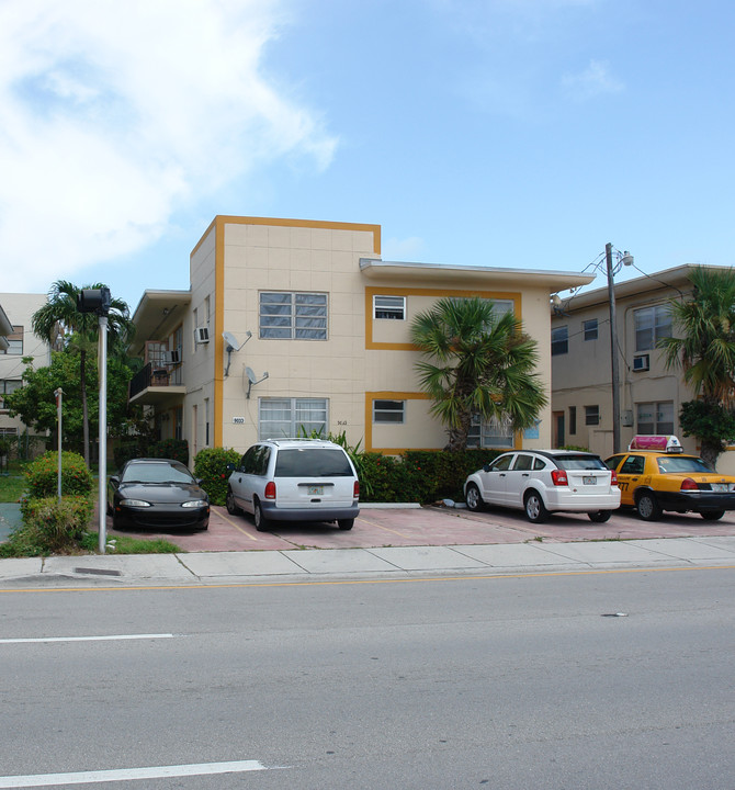 9033 Harding Ave in Miami Beach, FL - Building Photo