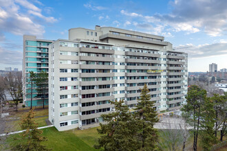 Royal Tower in Mississauga, ON - Building Photo - Building Photo