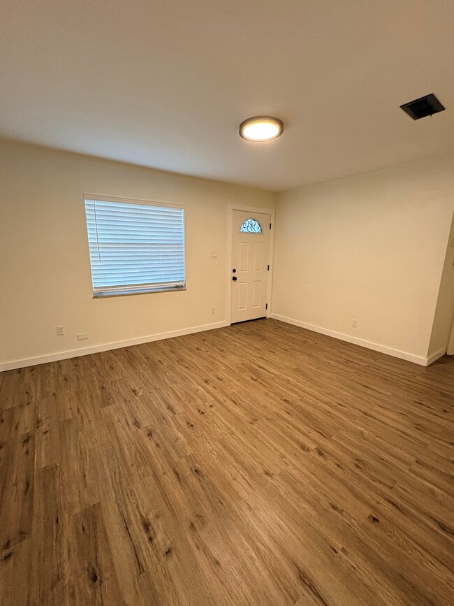 2825 E Clark St in Tampa, FL - Building Photo - Building Photo