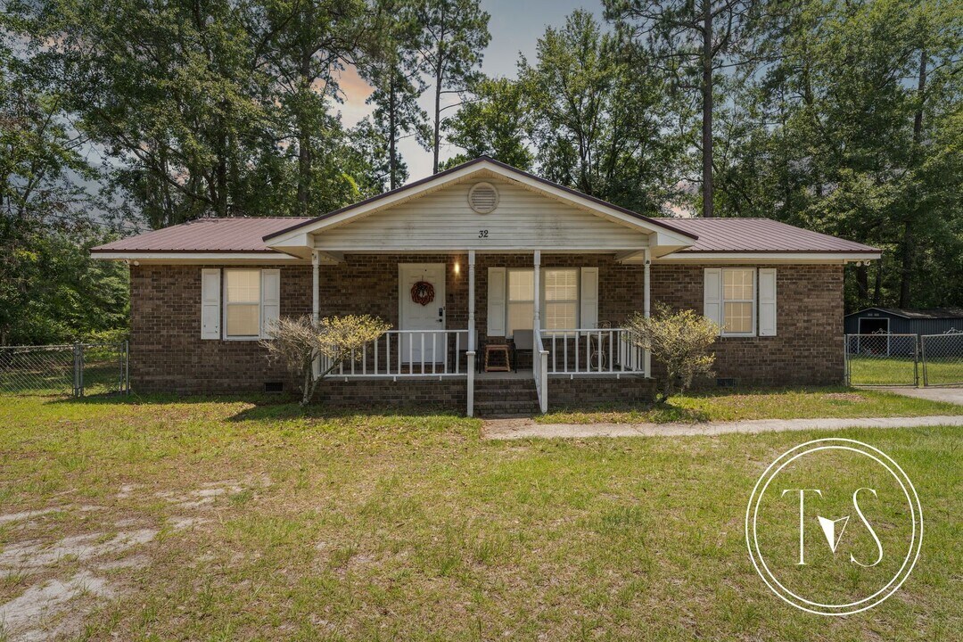 32 Gregory Ct in Allenhurst, GA - Building Photo