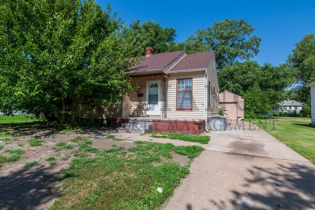 1555 N Northeast Pkwy in Wichita, KS - Building Photo - Building Photo