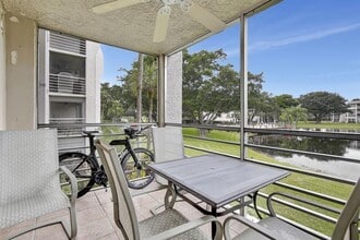 9311 Orange Grove Dr in Davie, FL - Building Photo - Building Photo