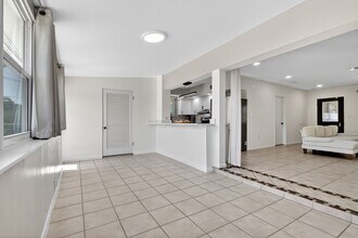 353 Shady Lane Rd in Palm Springs, FL - Building Photo - Building Photo