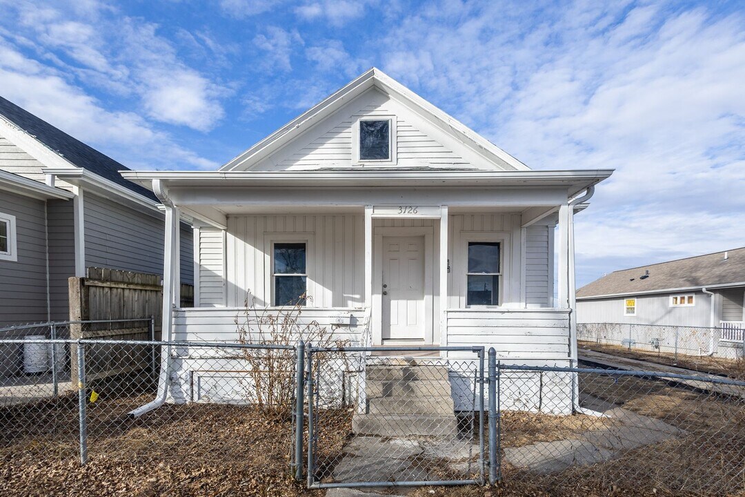 3126 R St in Omaha, NE - Building Photo
