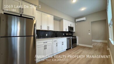 1069 Lake Dr SE in Grand Rapids, MI - Building Photo - Building Photo