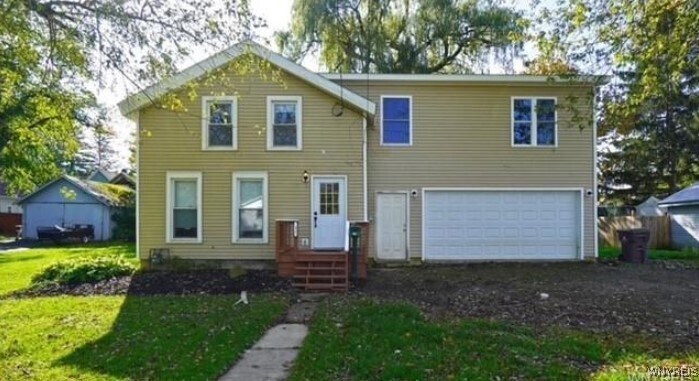 21 Maple St in Angola, NY - Building Photo