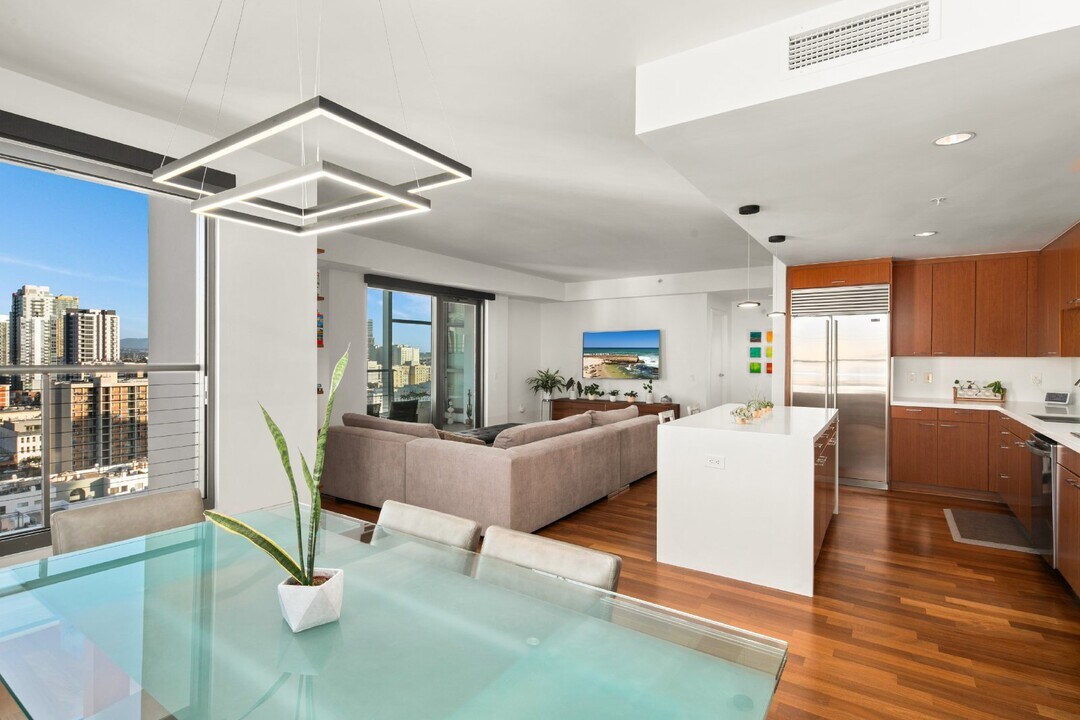 645 Front St in San Diego, CA - Foto de edificio