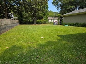 1100 Robin Hill Rd NW in Wilson, NC - Foto de edificio - Building Photo