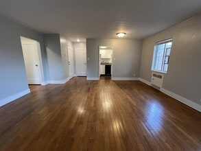 Canterbury Court Apartments in Buffalo, NY - Building Photo - Building Photo