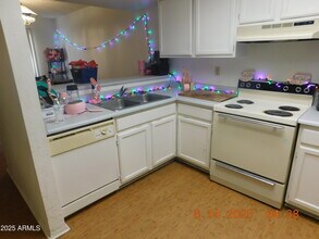 8119 W Desert Cove Ave in Peoria, AZ - Foto de edificio - Building Photo