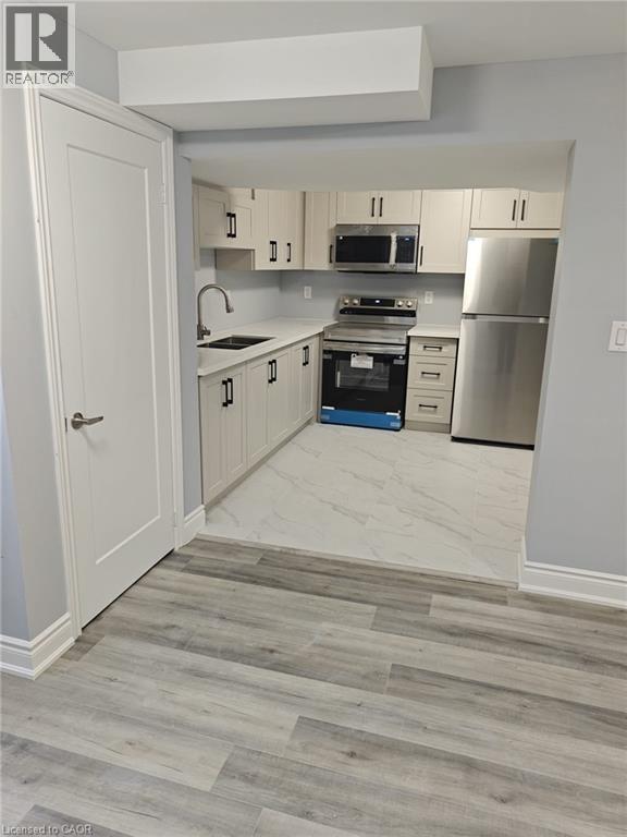 28 Crossmore Cres in Cambridge, ON - Building Photo - Building Photo